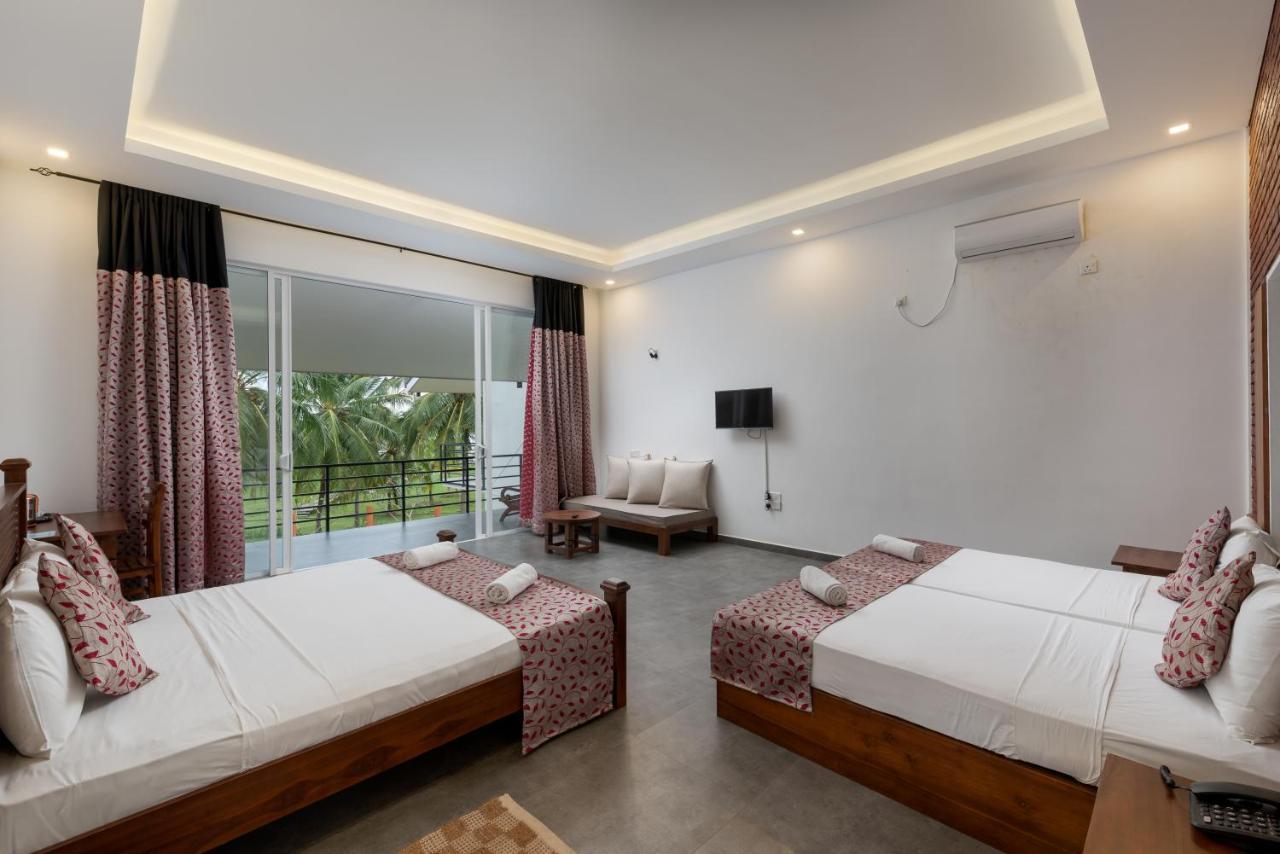 Tara Watergate Hotel Тисамахарама Екстериор снимка