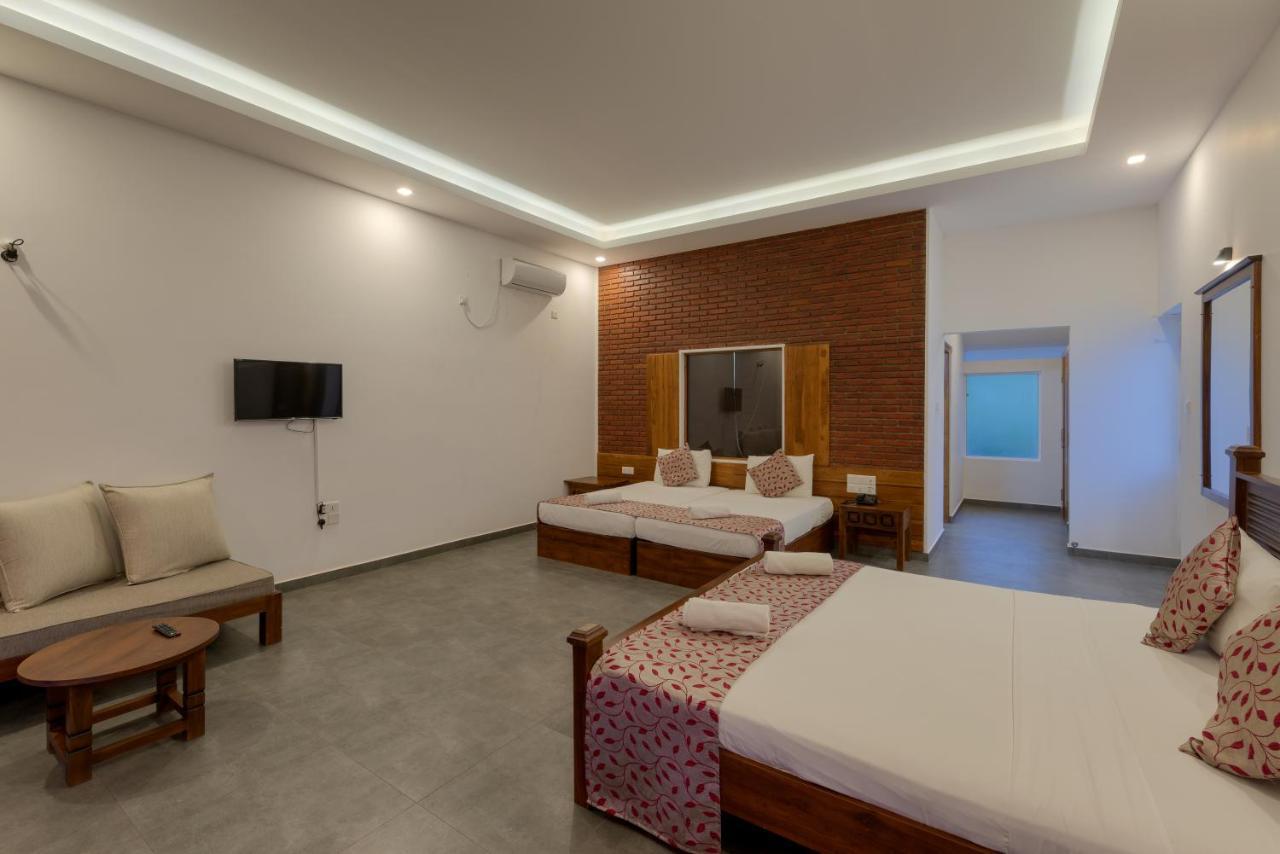 Tara Watergate Hotel Тисамахарама Екстериор снимка