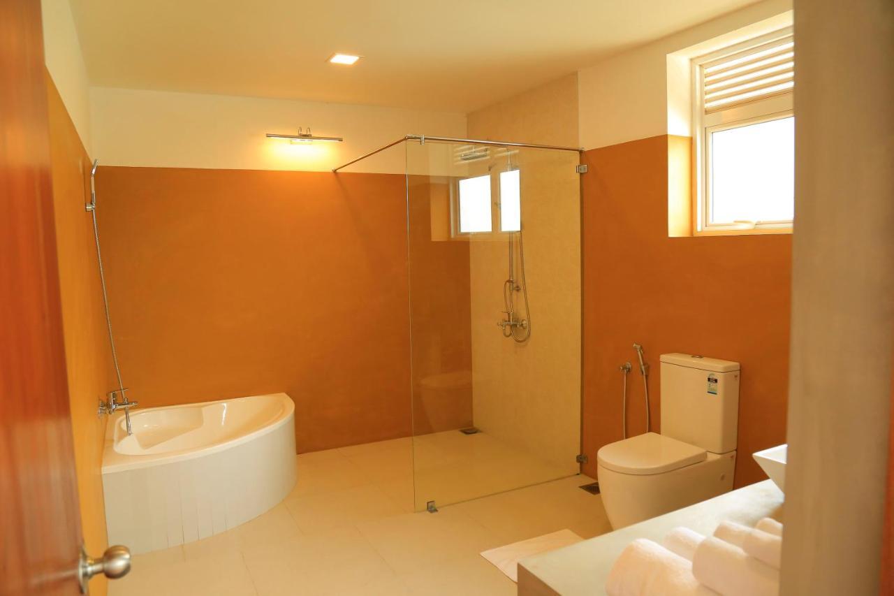 Tara Watergate Hotel Тисамахарама Екстериор снимка