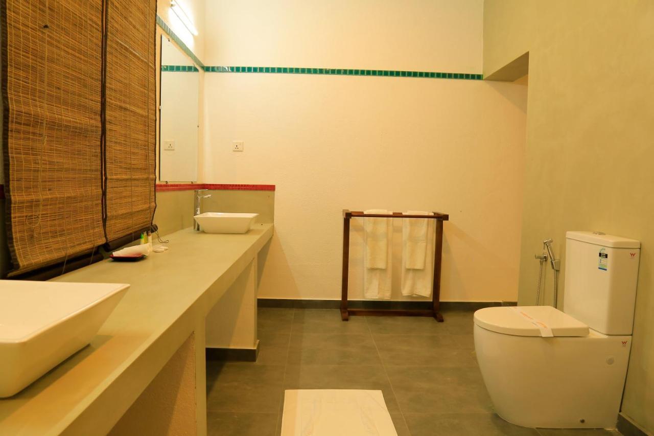 Tara Watergate Hotel Тисамахарама Екстериор снимка