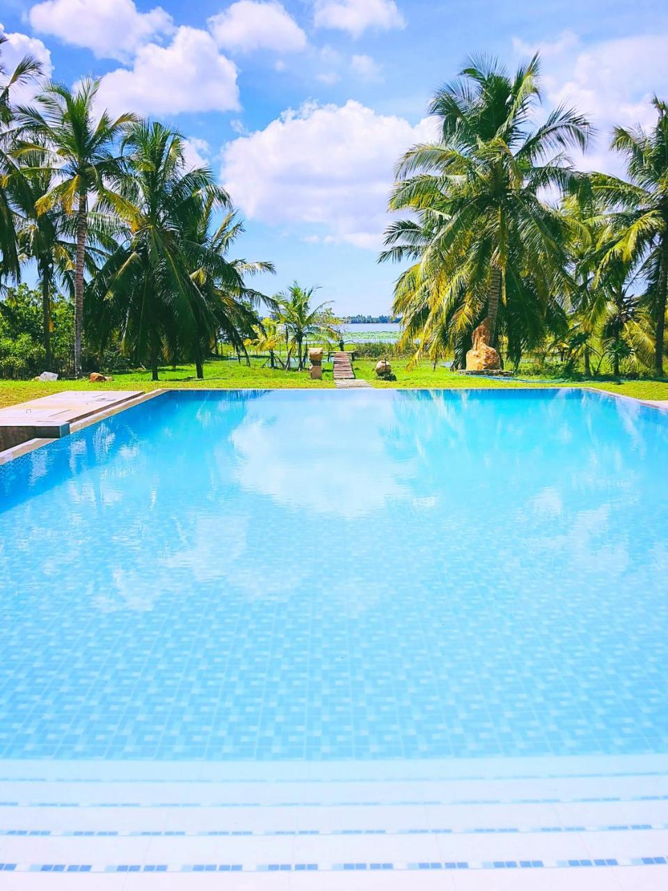 Tara Watergate Hotel Тисамахарама Екстериор снимка