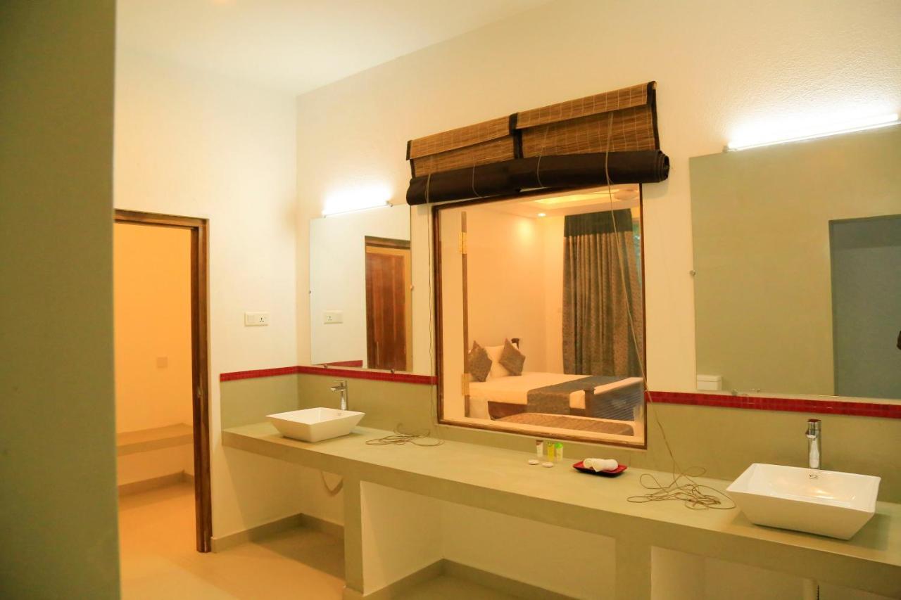 Tara Watergate Hotel Тисамахарама Екстериор снимка