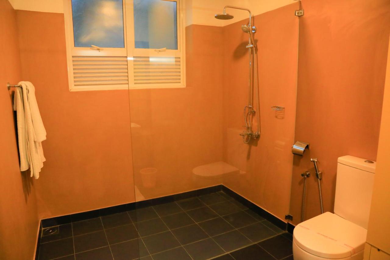 Tara Watergate Hotel Тисамахарама Екстериор снимка